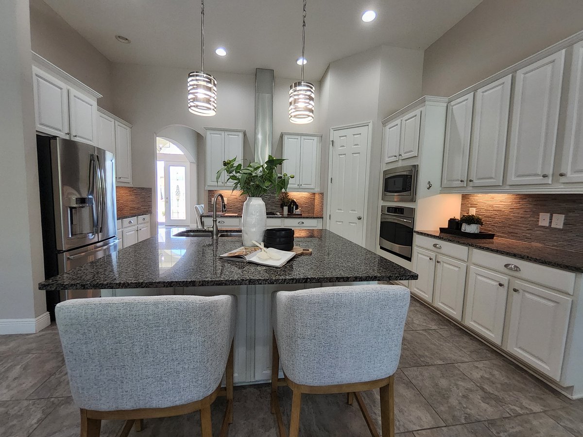 Land O Lakes Estate kitchen staging